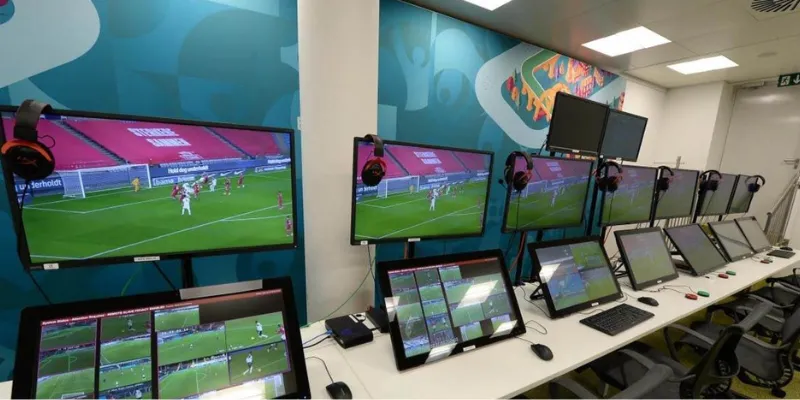 Nguyên lý hoạt động của công nghệ VAR trên sân cỏ